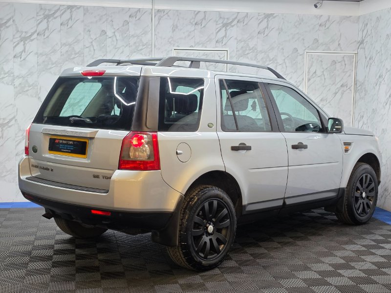 Silver Land Rover Freelander 2 2.2 TD4 SE SUV 5dr Diesel Manual 4WD 160 ps