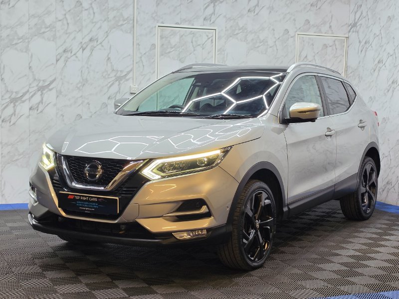 Silver Nissan Qashqai 1.5 dCi Tekna SUV 5dr Euro 6 s/s 110 ps Diesel Manual