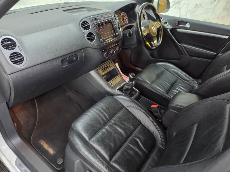 2016 Volkswagen Tiguan SUV 2.0 TDI BlueMotion Tech R-Line Edition SUV 5dr 4WD Euro 6 s/s 150 ps Diesel Manual