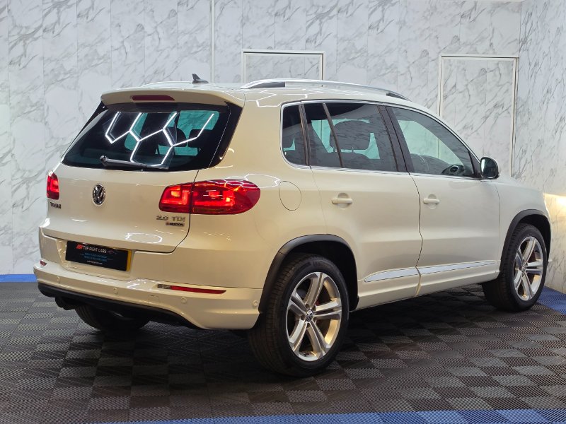 White Volkswagen Tiguan 2.0 TDI BlueMotion Tech R-Line Edition SUV 5dr 4WD Euro 6 s/s 150 ps Diesel Manual