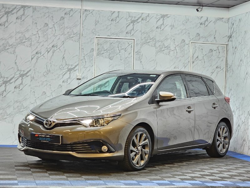 Bronze 2016 Toyota Auris 1.6 D-4D Design Hatchback 5dr Euro 6 s/s 112 ps Diesel Manual in Sunderland
