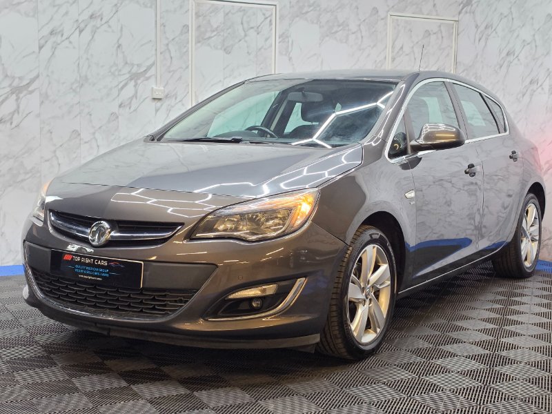 Grey 2015 Vauxhall Astra 1.4i SRi Hatchback 5dr Petrol Manual Euro 6 100 ps in Sunderland