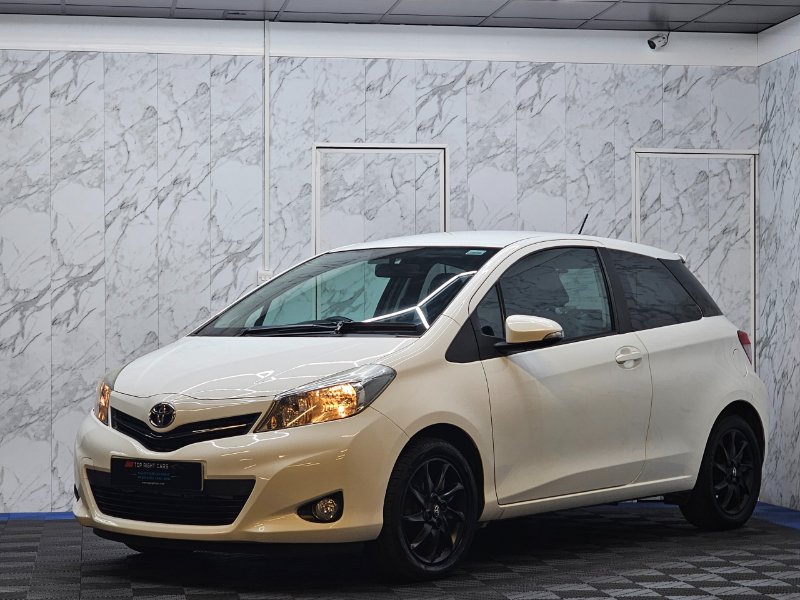 White 2013 Toyota Yaris 1.33 Dual VVT-i Trend Hatchback 3dr 101 ps Petrol Manual in Sunderland